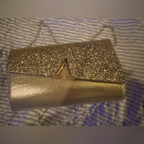Elegant Gold Glitter Clutch - Picture 6 of 6
